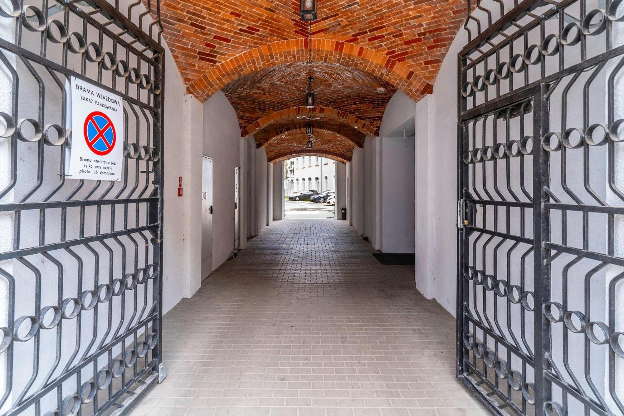 Loft City Center Apartments- Parking, Wifi, 24H Check-In Вроцлав Экстерьер фото